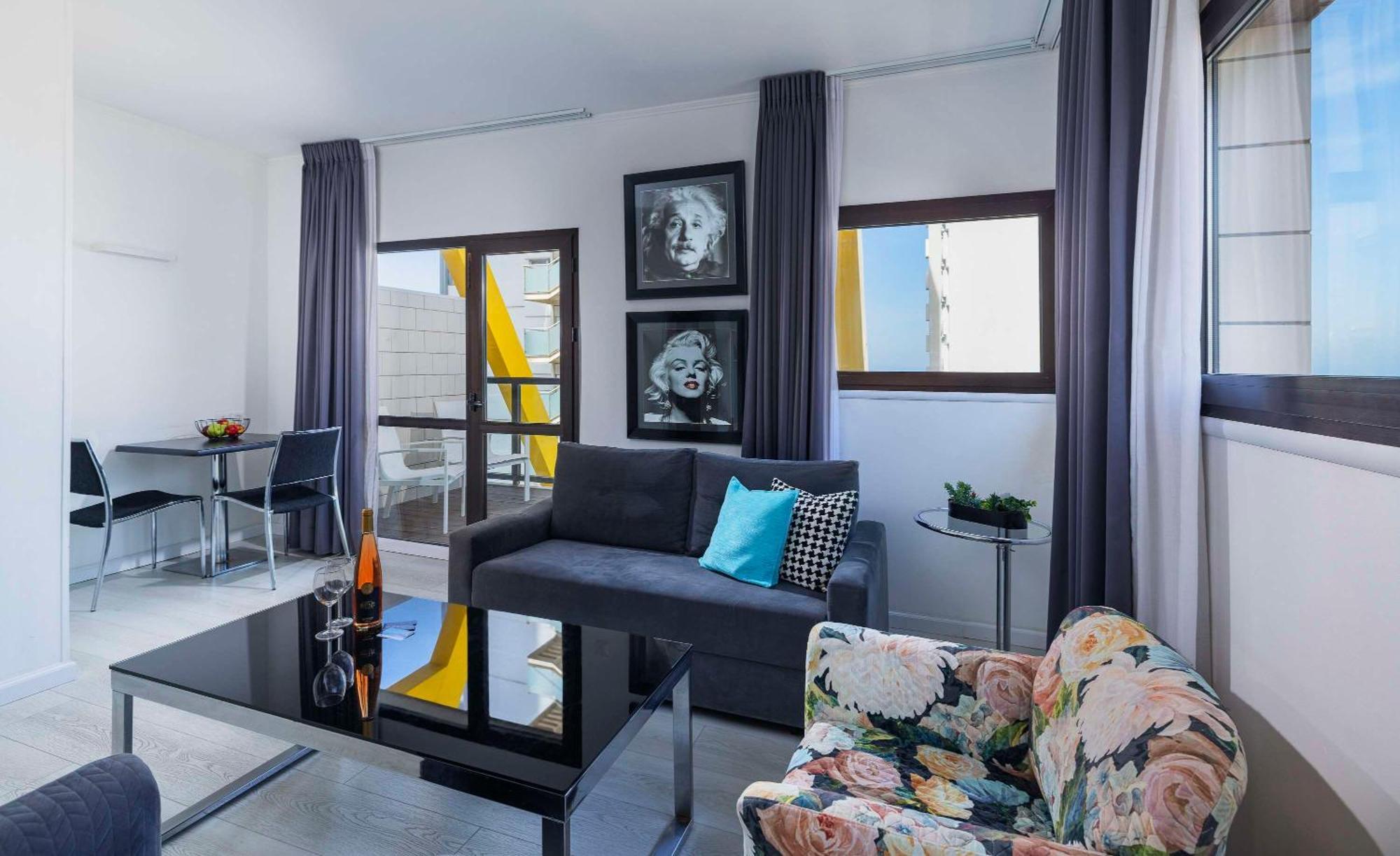 Executive One-Bedroom Suite Balcony Kitchenette & Sea View