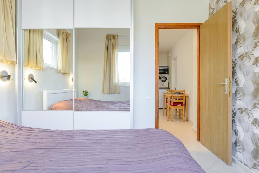 One-Bedroom Apartment 210 Hayarkon One-Bedroom Apartment