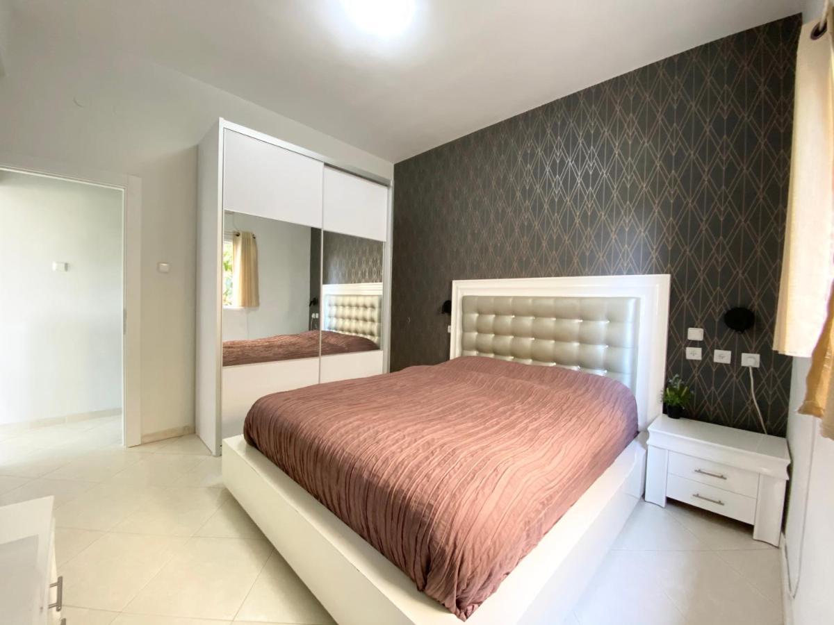 Superior One-Bedroom Apartment Sea View 210 Hayarkon Street