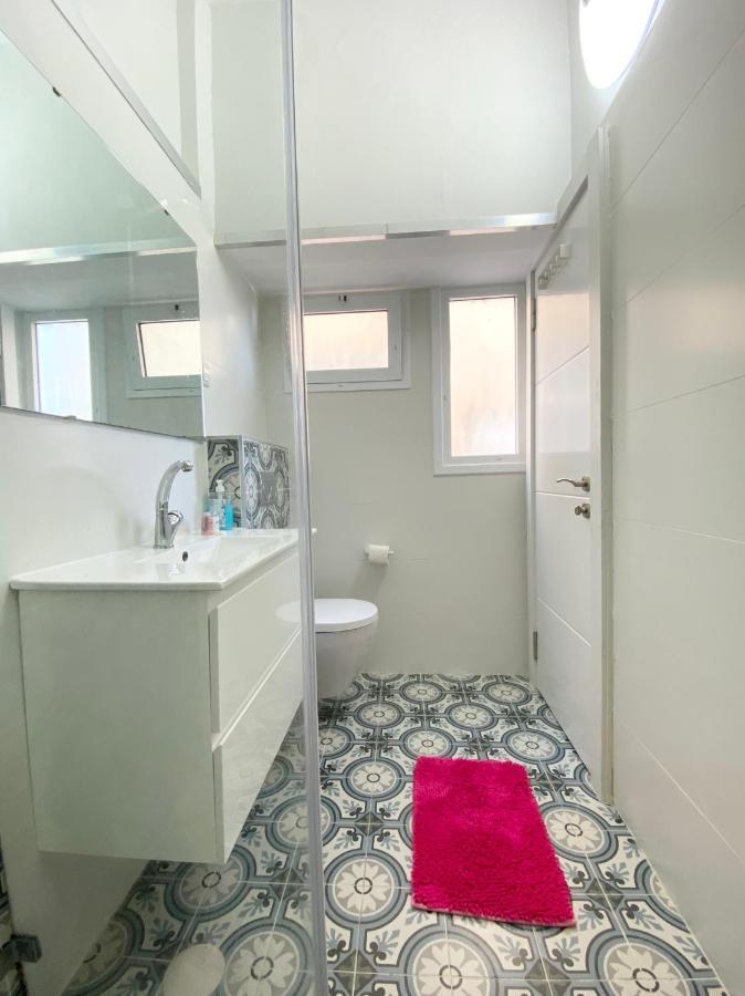 Superior One-Bedroom Apartment Sea View 210 Hayarkon Street