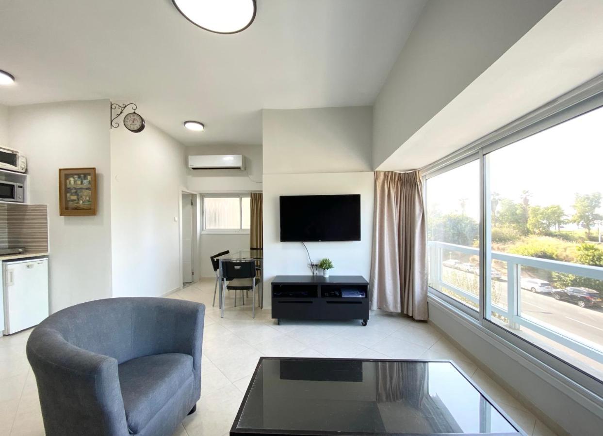 Superior One-Bedroom Apartment Sea View 210 Hayarkon Street