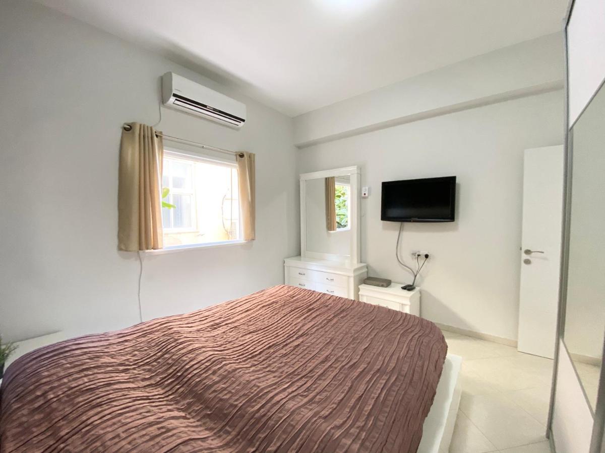 Superior One-Bedroom Apartment Sea View 210 Hayarkon Street